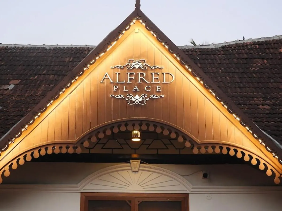 Alfred Place Коччи Отель